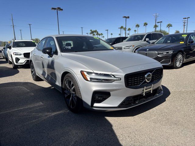 2024 Volvo S60 Plus Dark Theme