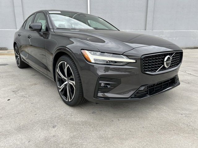 2024 Volvo S60 Plus Dark Theme