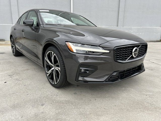 2024 Volvo S60 Plus Dark Theme