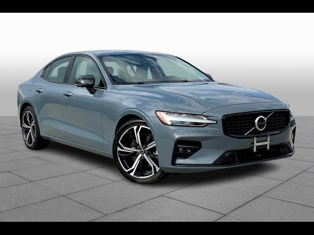 2024 Volvo S60 Plus Dark Theme