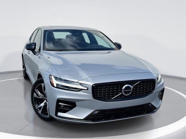 2024 Volvo S60 Plus Dark Theme