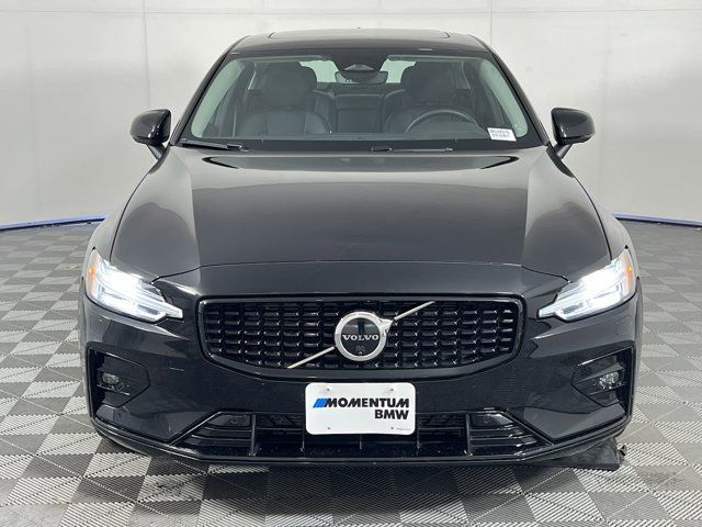 2024 Volvo S60 Plus Dark Theme