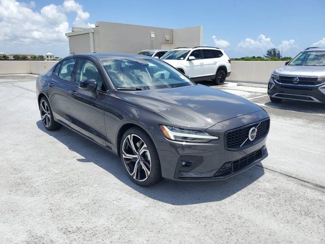 2024 Volvo S60 Plus Dark Theme