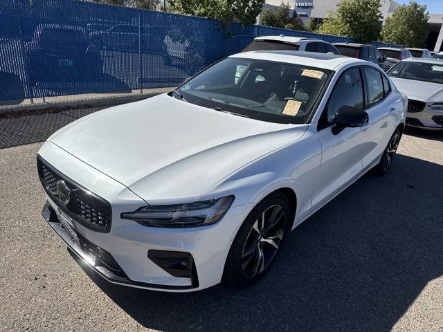 2024 Volvo S60 Plus Dark Theme