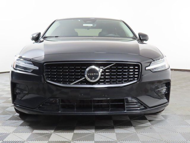 2024 Volvo S60 Plus Dark Theme