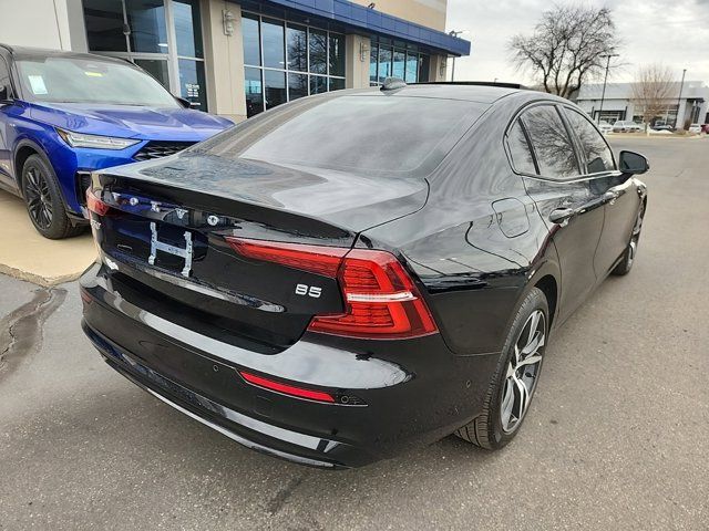 2024 Volvo S60 Plus Dark Theme