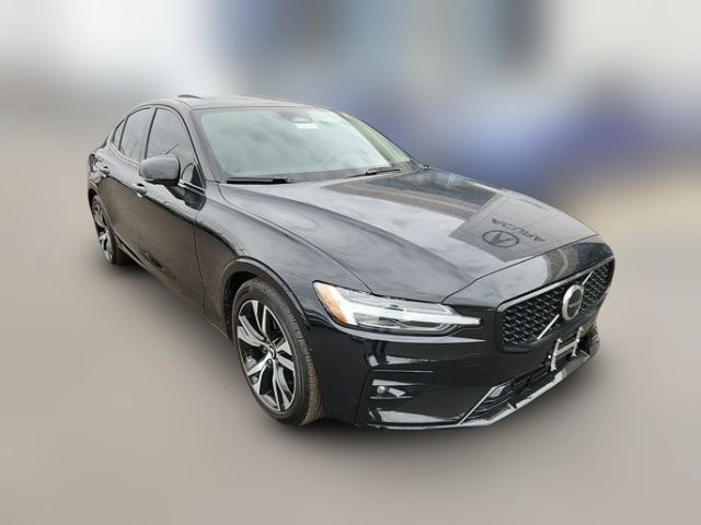 2024 Volvo S60 Plus Dark Theme