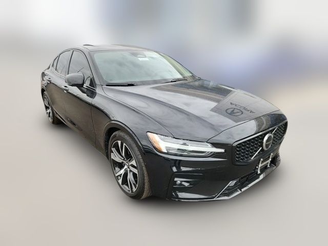 2024 Volvo S60 Plus Dark Theme