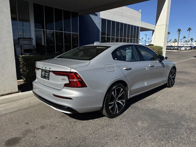 2024 Volvo S60 Plus Dark Theme