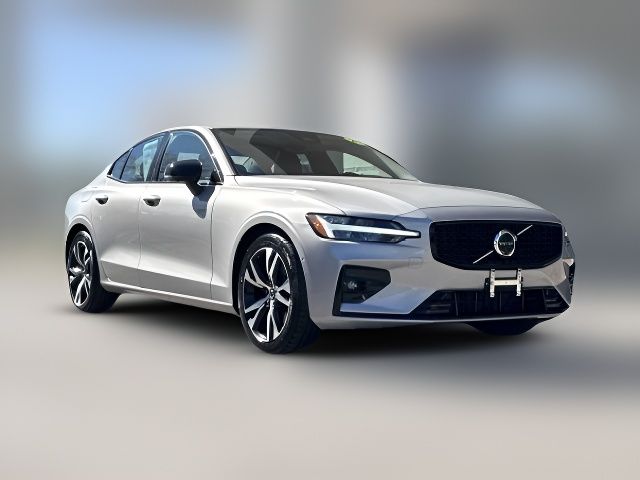 2024 Volvo S60 Plus Dark Theme