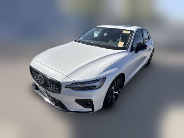 2024 Volvo S60 Plus Dark Theme