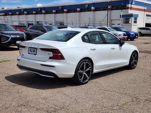 2024 Volvo S60 Plus Dark Theme