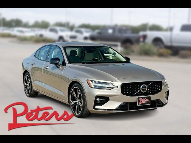 2024 Volvo S60 Plus Dark Theme