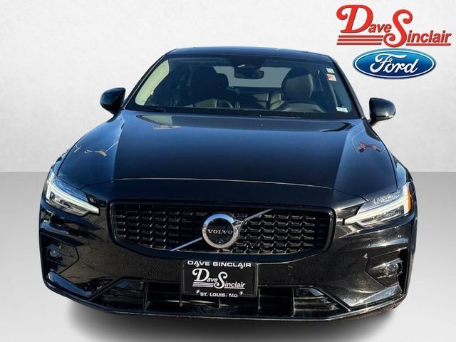 2024 Volvo S60 Plus Dark Theme