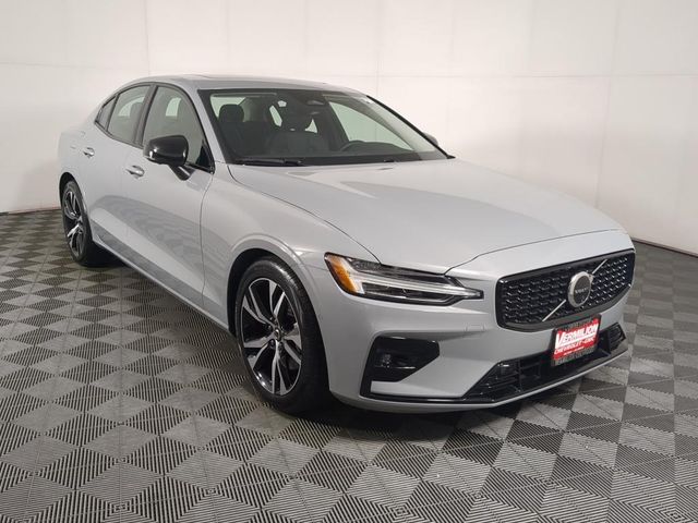 2024 Volvo S60 Plus Dark Theme