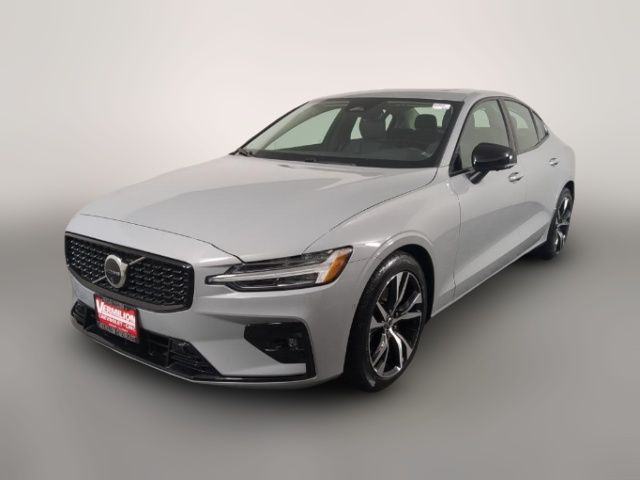 2024 Volvo S60 Plus Dark Theme