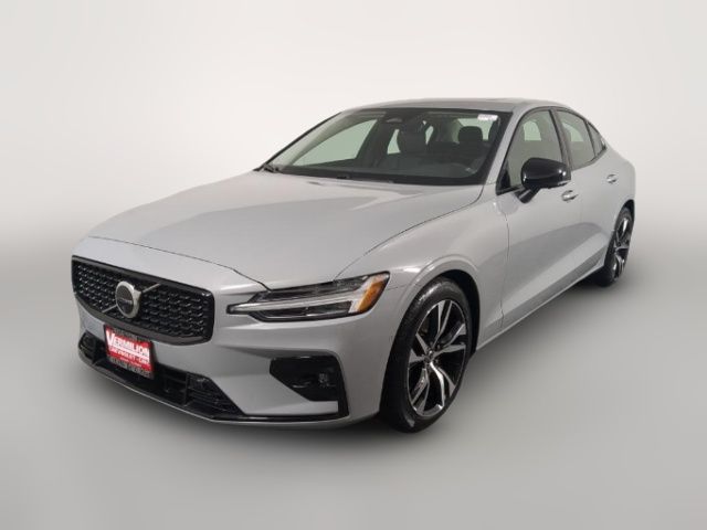 2024 Volvo S60 Plus Dark Theme