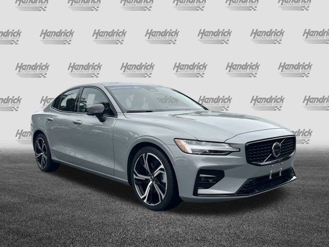 2024 Volvo S60 Plus Dark Theme