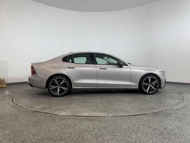 2024 Volvo S60 Plus Dark Theme