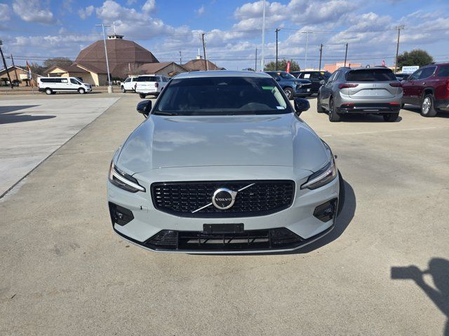 2024 Volvo S60 Plus Dark Theme