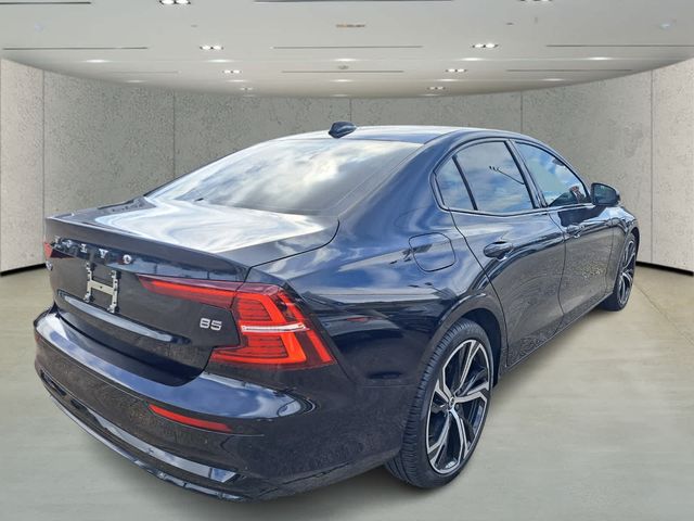 2024 Volvo S60 Plus Dark Theme