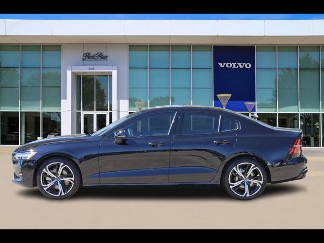 2024 Volvo S60 Plus Dark Theme