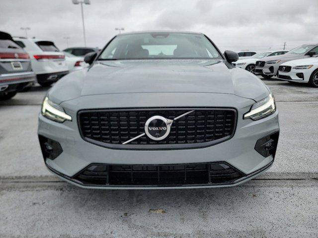 2024 Volvo S60 Plus Dark Theme