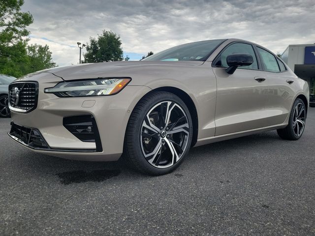 2024 Volvo S60 Plus Dark Theme