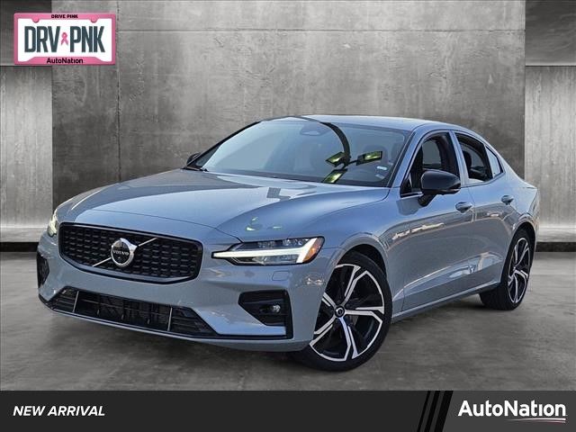 2024 Volvo S60 Plus Dark Theme