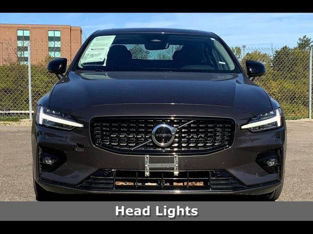 2024 Volvo S60 Plus Dark Theme