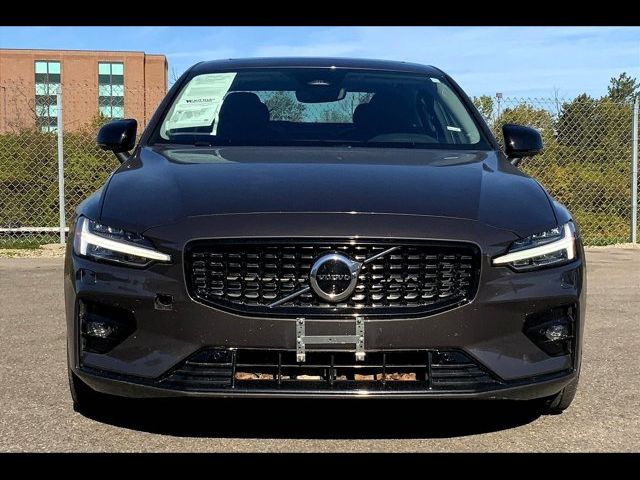 2024 Volvo S60 Plus Dark Theme