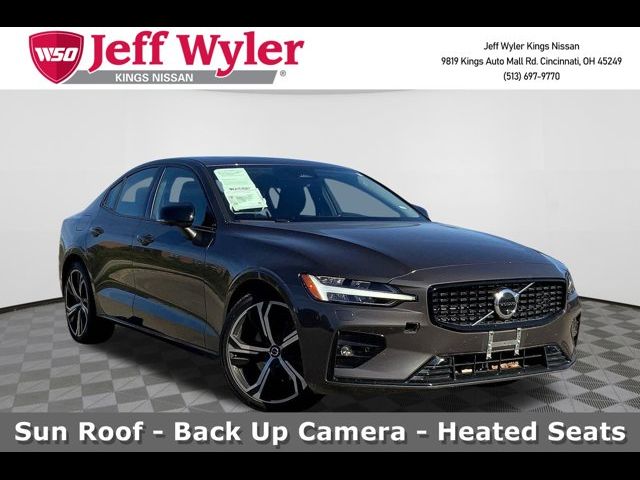 2024 Volvo S60 Plus Dark Theme