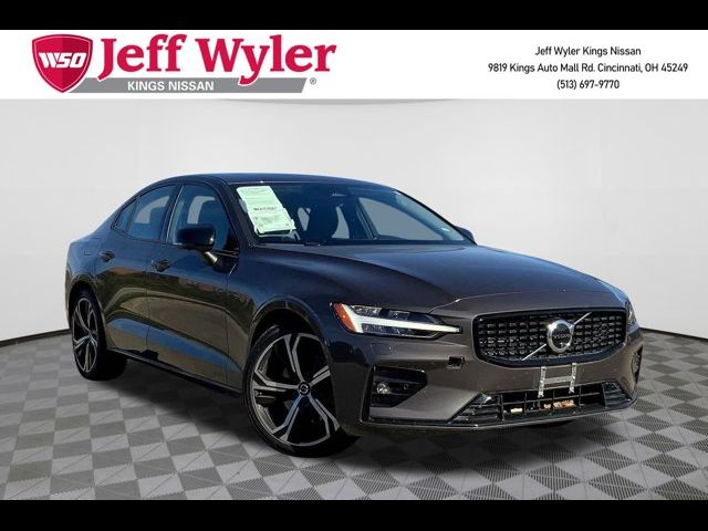 2024 Volvo S60 Plus Dark Theme