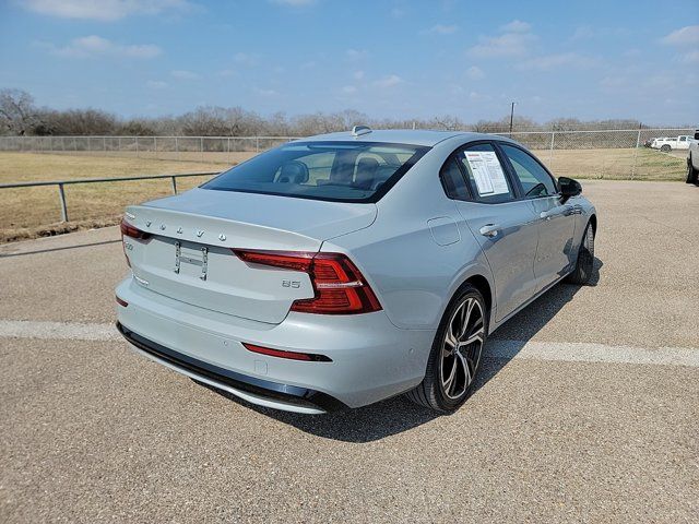 2024 Volvo S60 Plus Dark Theme