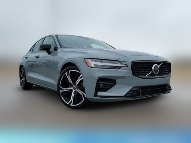 2024 Volvo S60 Plus Dark Theme