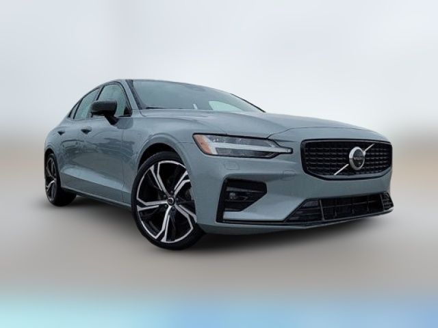 2024 Volvo S60 Plus Dark Theme