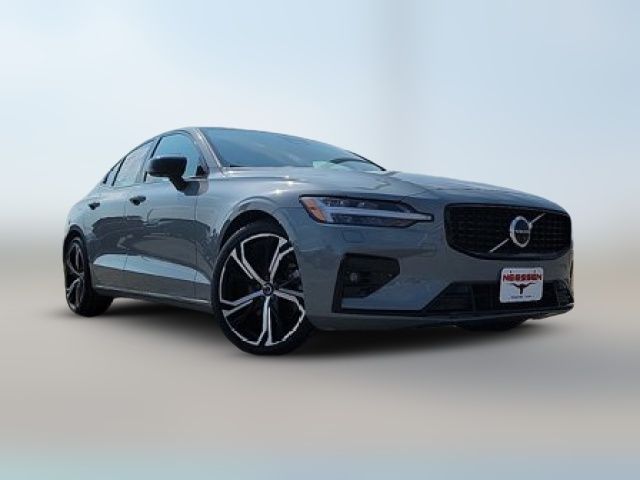 2024 Volvo S60 Plus Dark Theme