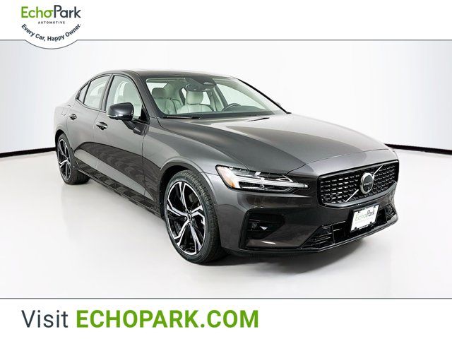 2024 Volvo S60 Plus Dark Theme