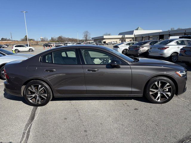 2024 Volvo S60 Plus Dark Theme