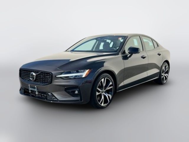 2024 Volvo S60 Plus Dark Theme