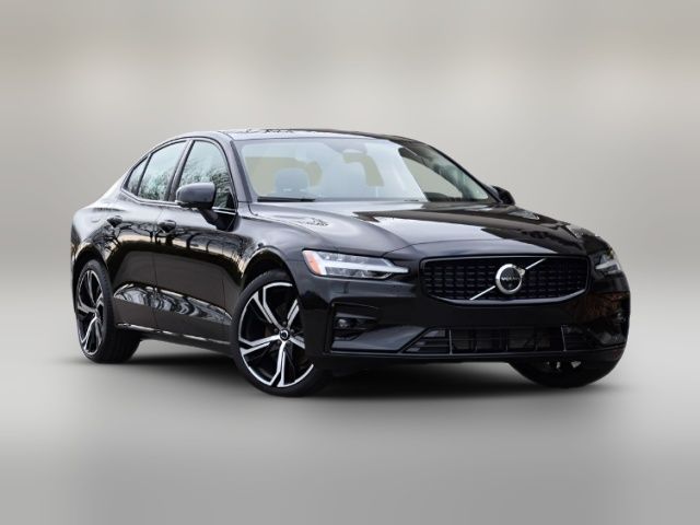 2024 Volvo S60 Plus Dark Theme