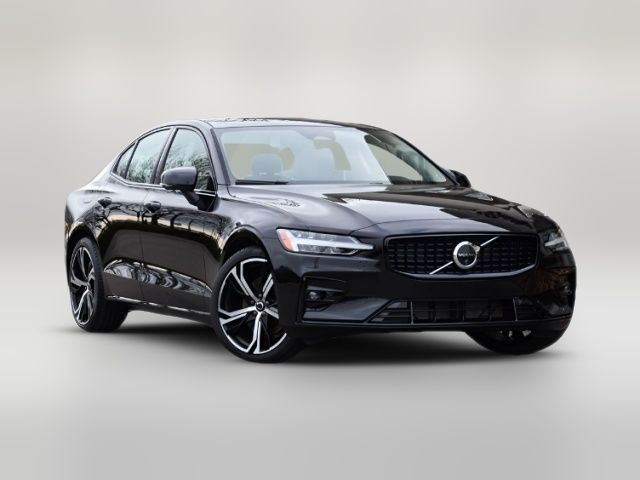 2024 Volvo S60 Plus Dark Theme