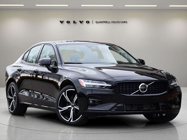 2024 Volvo S60 Plus Dark Theme