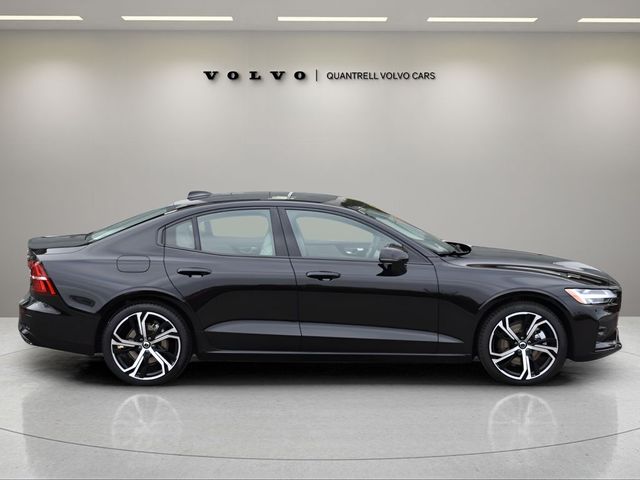 2024 Volvo S60 Plus Dark Theme