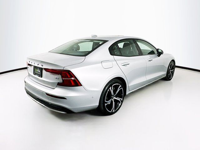 2024 Volvo S60 Plus Dark Theme