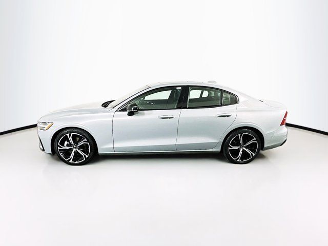 2024 Volvo S60 Plus Dark Theme