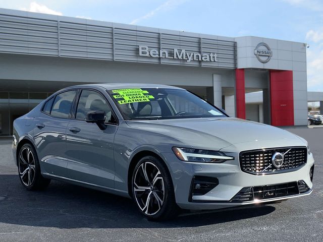 2024 Volvo S60 Plus Dark Theme