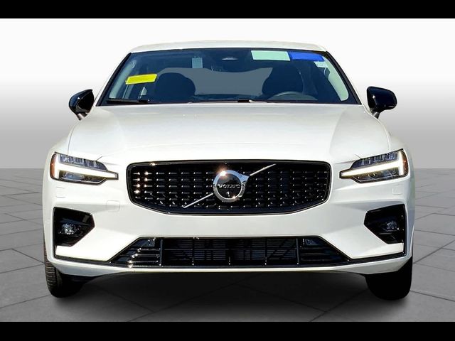 2024 Volvo S60 Plus Dark Theme