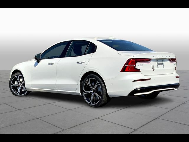 2024 Volvo S60 Plus Dark Theme