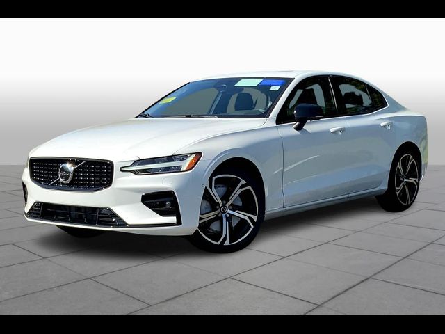 2024 Volvo S60 Plus Dark Theme